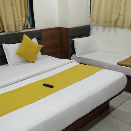Hotel Atlanta Ahmedabad Esterno foto