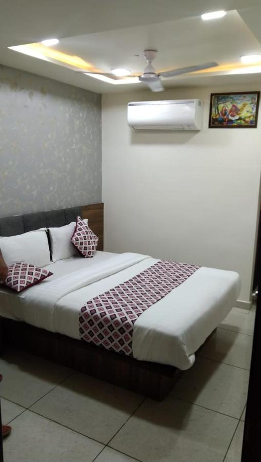 Hotel Atlanta Ahmedabad Esterno foto
