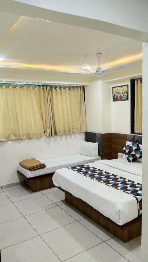 Hotel Atlanta Ahmedabad Esterno foto